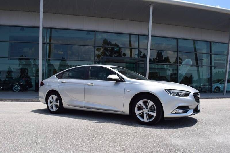 Cinzento Usado 2017 Opel Insignia Innovation | € 17.750 - Imagem 1/4