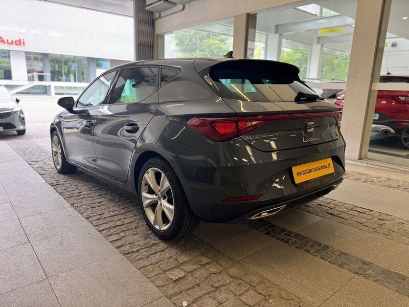 Usado Seat Leon Style 110 HP (80 kW) 2023 Cinza