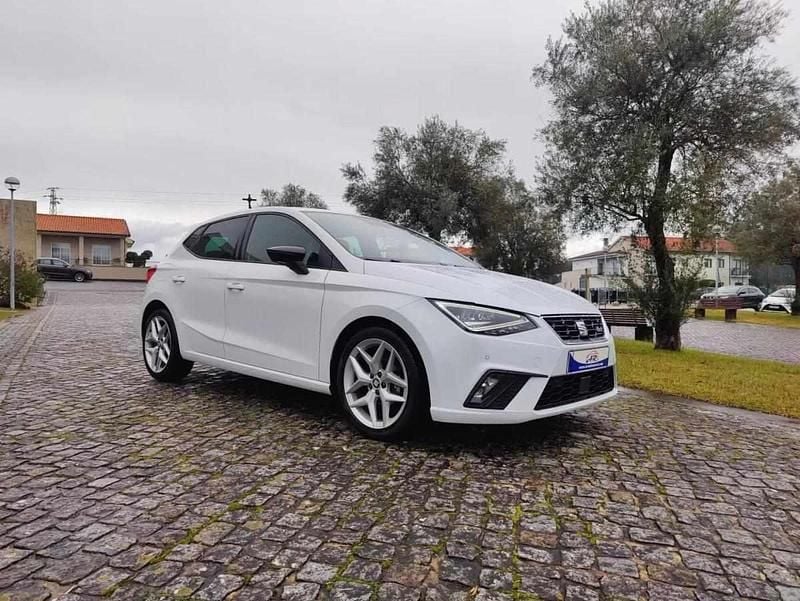 Branco Usado 2020 Seat Ibiza FR Citadino | € 12.500 (Preço justo) - Imagem 1/4