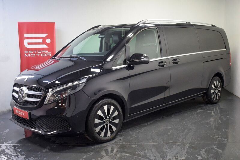 Preto Usado 2022 Mercedes V220 Avantgarde Monovolume | € 62.900 - Imagem 1/4