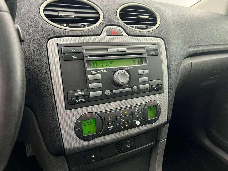 Usado Ford Focus 109 HP (80 kW) 2006 Cinzento Carrinha