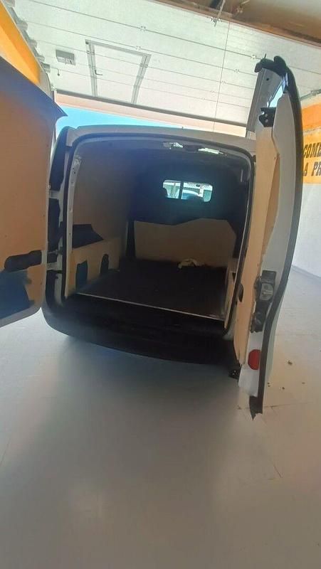 Usado Renault Kangoo Business 75 HP (55 kW) 2018 Branco Monovolume