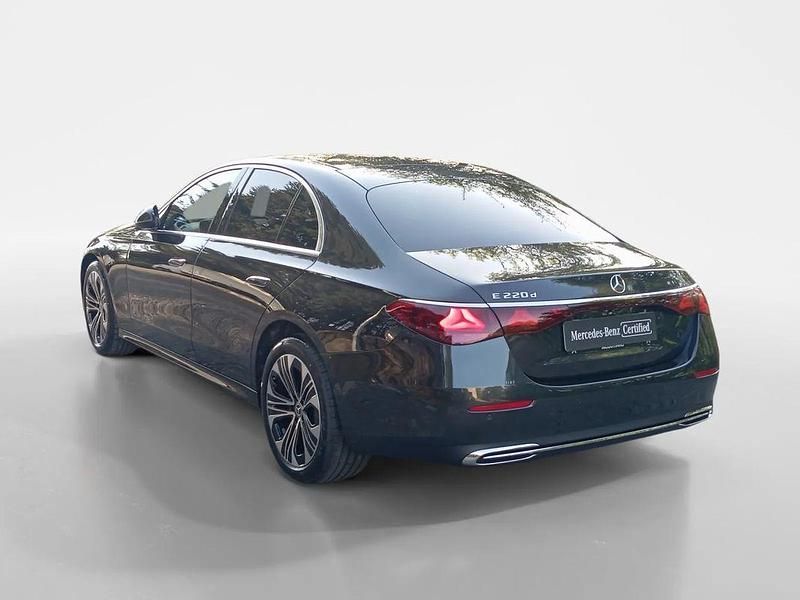 Usado Mercedes E220 Avantgarde 194 HP (142 kW) 2025 Preto Sedan