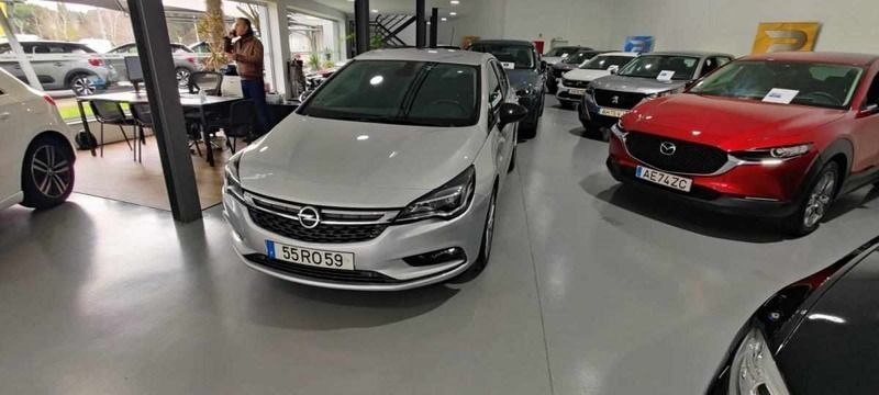 Cinzento Usado 2016 Opel Astra Citadino | € 9.900 (Bom preço) - Imagem 1/4