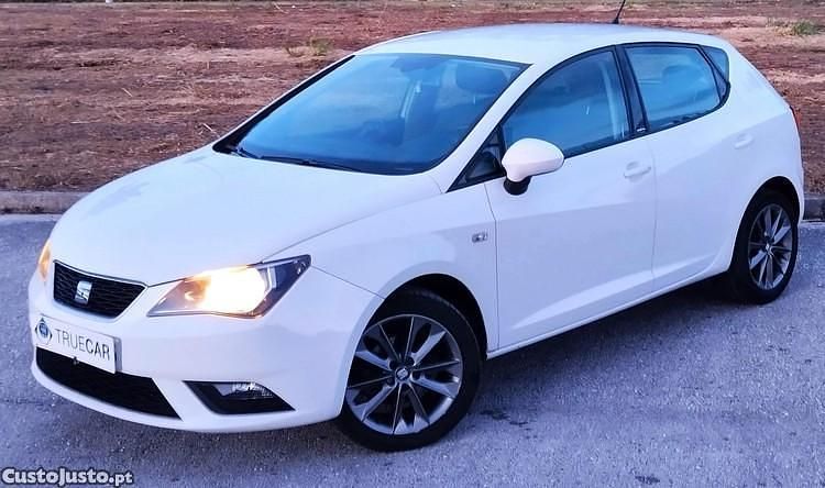 Usado Seat Ibiza Style 105 HP (77 kW) 2014 Branco Citadino