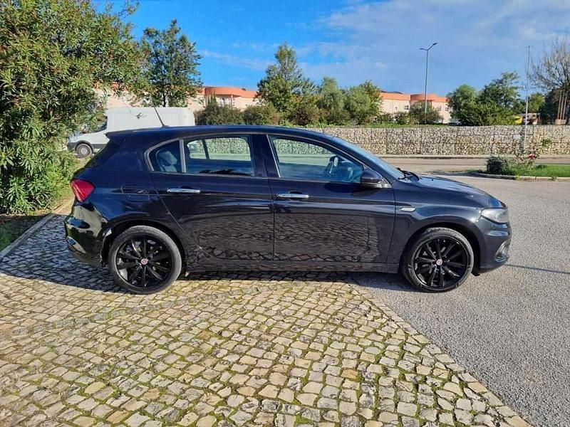 Usado Fiat Tipo 95 HP (69 kW) 2016 Preto Carrinha