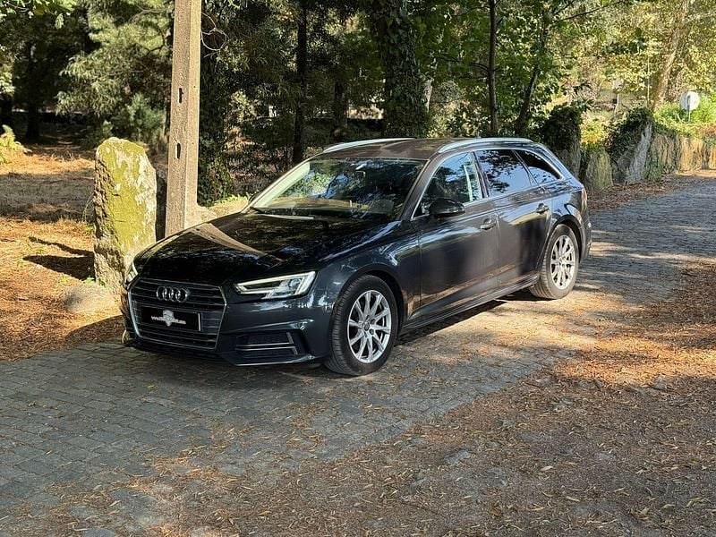 Cinza Usado 2018 Audi A4 S-Line Carrinha | € 24.990 (Preço justo) - Imagem 1/4