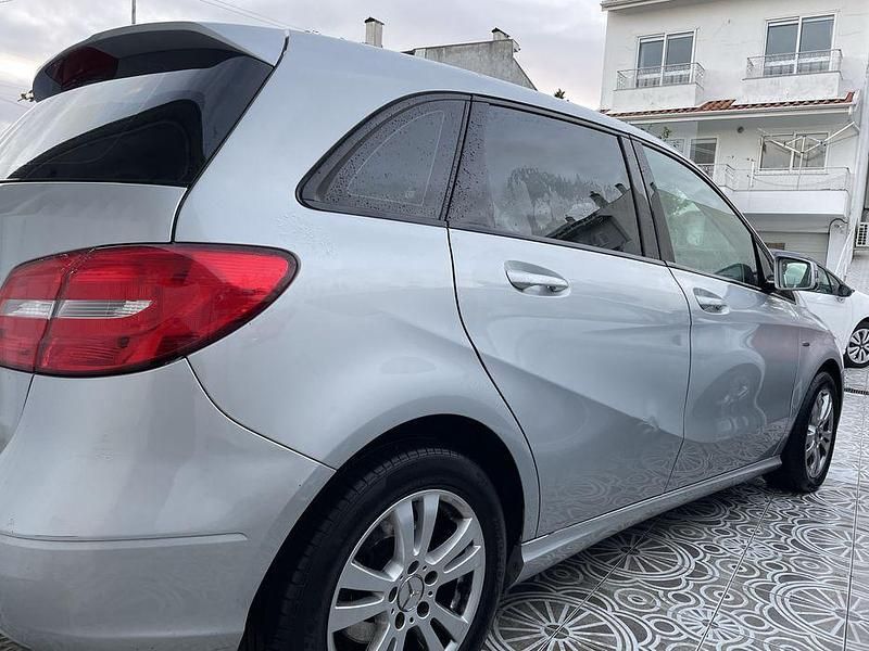 Usado Mercedes B180 110 HP (80 kW) 2012 Monovolume