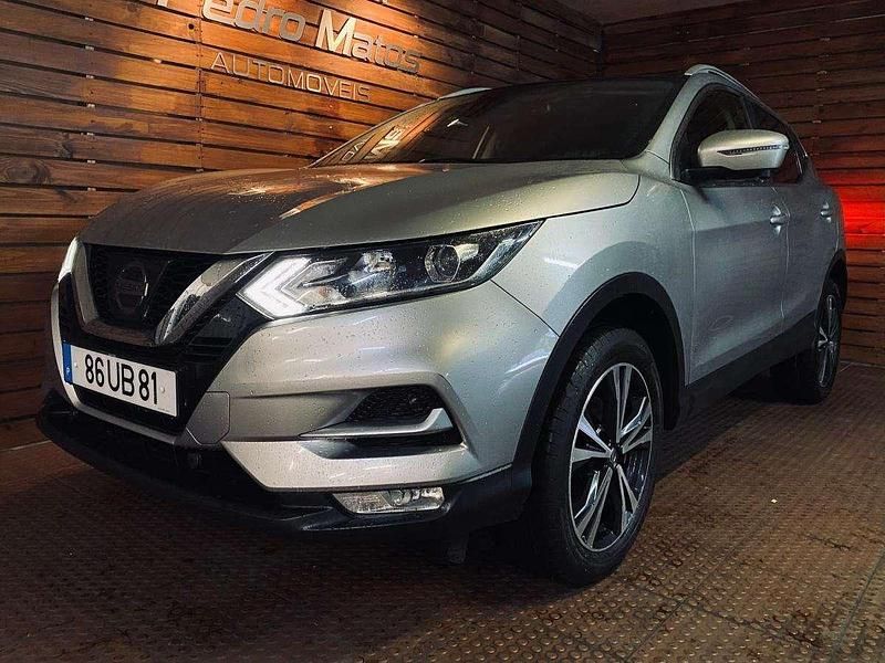 Cinzento Usado 2017 Nissan Qashqai SUV | € 17.990 (Preço justo) - Imagem 1/4