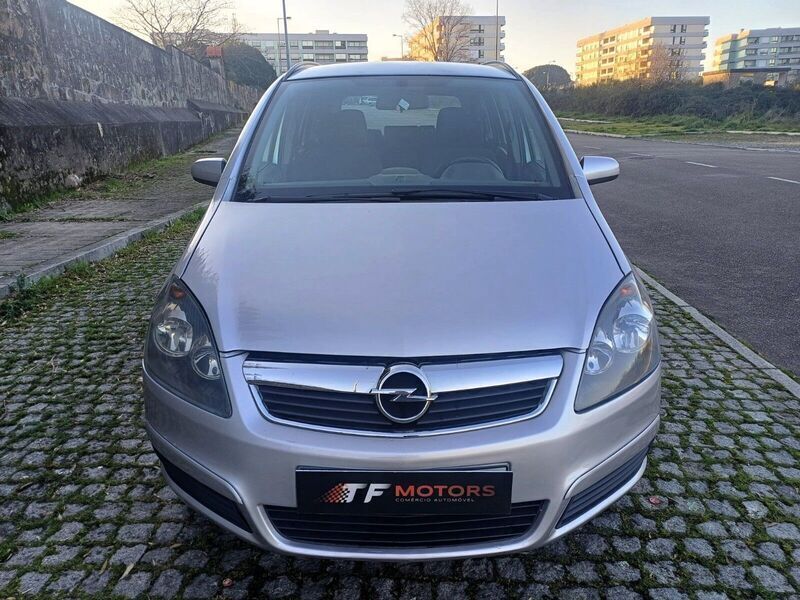 Cinza Usado 2007 Opel Zafira Enjoy Monovolume | € 5.990 - Imagem 1/4