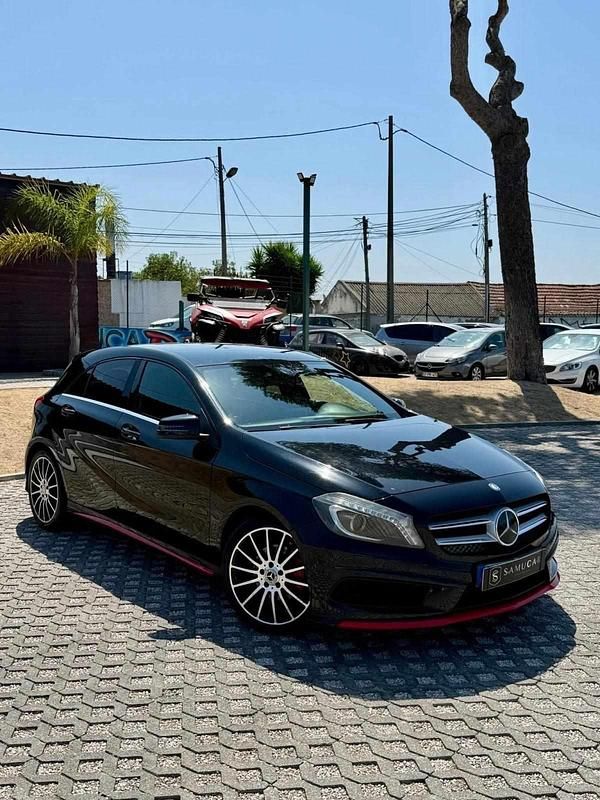 Preto Usado 2016 Mercedes A200 Citadino | € 16.990 (Preço justo) - Imagem 1/4