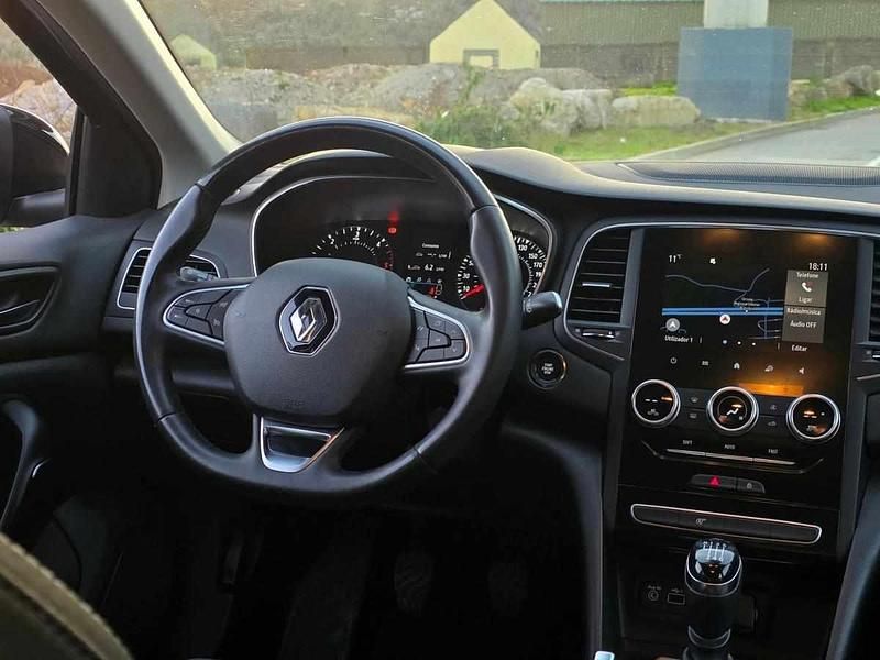 Usado Renault Mégane IV 116 HP (85 kW) 2022 Cinzento Citadino