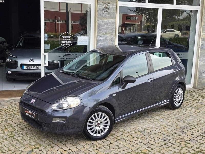 Cinza Usado 2014 Fiat Punto Young Citadino | € 6.950 (Preço justo) - Imagem 1/4