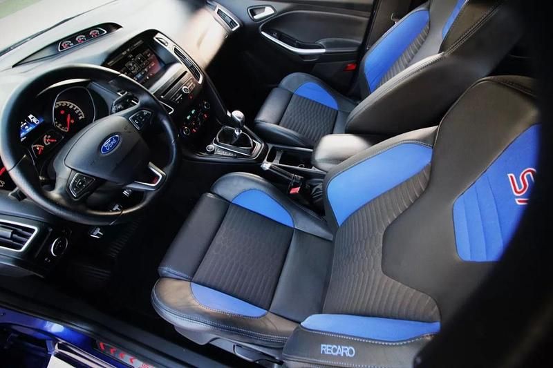 Usado Ford Focus ST 250 HP (183 kW) 2016 Azul Sedan