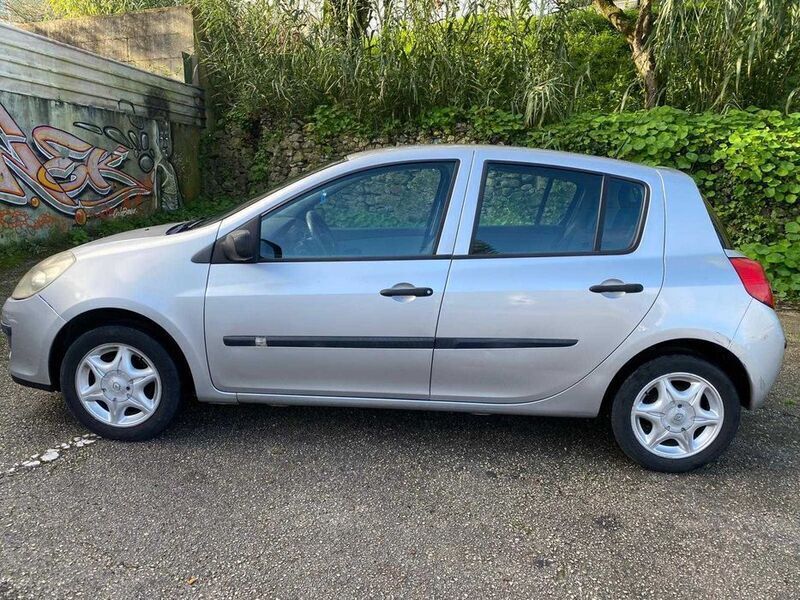 Usado 2006 Renault Clio III Sedan | € 2.400 - Imagem 1/4