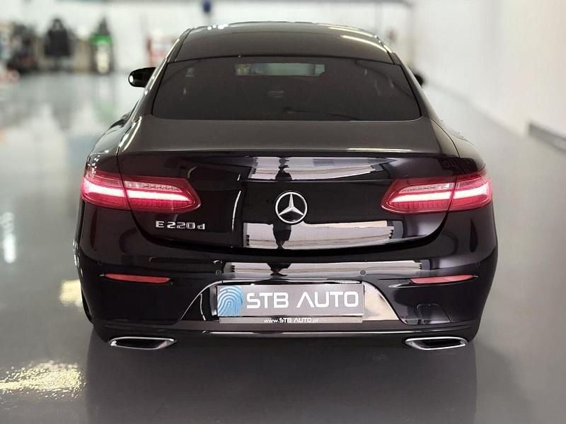 Usado Mercedes E220 194 HP (142 kW) 2018 Preto Coupé