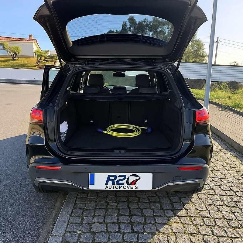 Usado Mercedes EQA250 139 kW (190 HP) 2021 Preto SUV