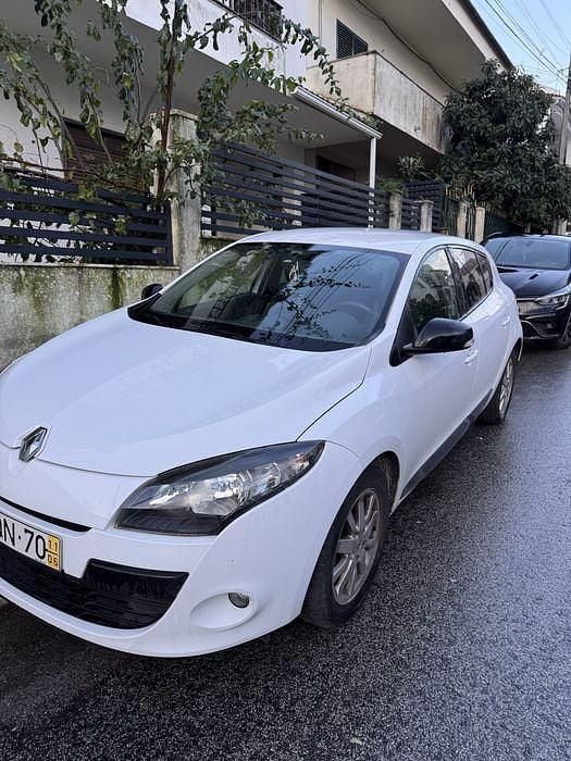 Usado Renault Mégane III 110 HP (80 kW) 2011 Branco Sedan