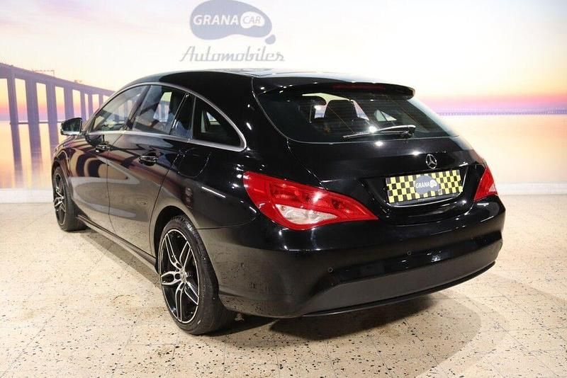 Usado Mercedes CLA180 Shooting Brake Urban 109 HP (80 kW) 2016 Preto Carrinha