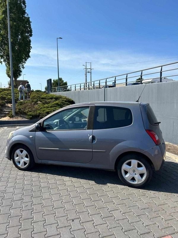 Cinzento Usado 2010 Renault Twingo Citadino | € 3.500 - Imagem 1/4