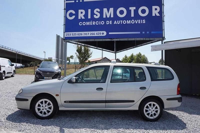 Cinzento Usado 2000 Renault Mégane GrandTour Carrinha | € 1.265 - Imagem 1/4