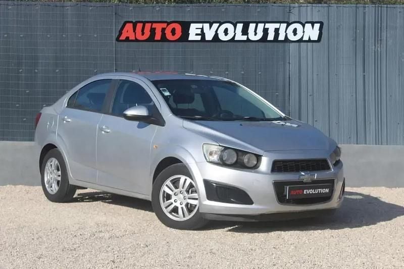Usado Chevrolet Aveo LT 95 HP (69 kW) 2013 Cinza antracite Sedan