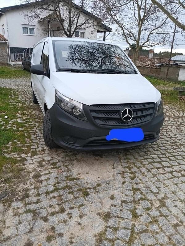 Branco Usado 2018 Mercedes Vito Monovolume | € 22.850 - Imagem 1/4