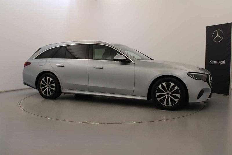 Usado Mercedes E220 Avantgarde 197 HP (144 kW) 2024 Cinzento