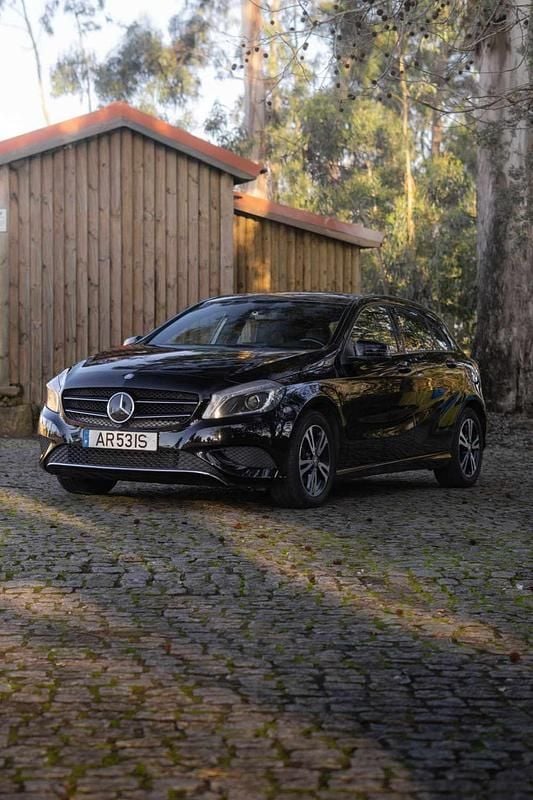 Usado Mercedes A180 109 HP (80 kW) 2014 Preto Citadino