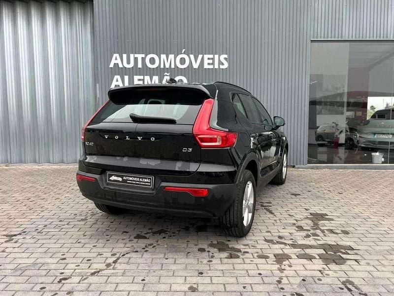 Usado Volvo XC40 Momentum 150 HP (110 kW) 2019 Preto SUV