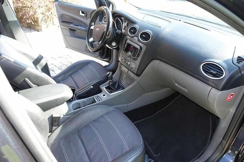 Usado Ford Focus 109 HP (80 kW) 2008 Preto Citadino