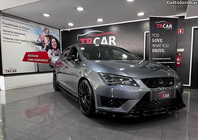 Cinza Usado 2015 Cupra Leon Citadino | € 24.990 - Imagem 1/1