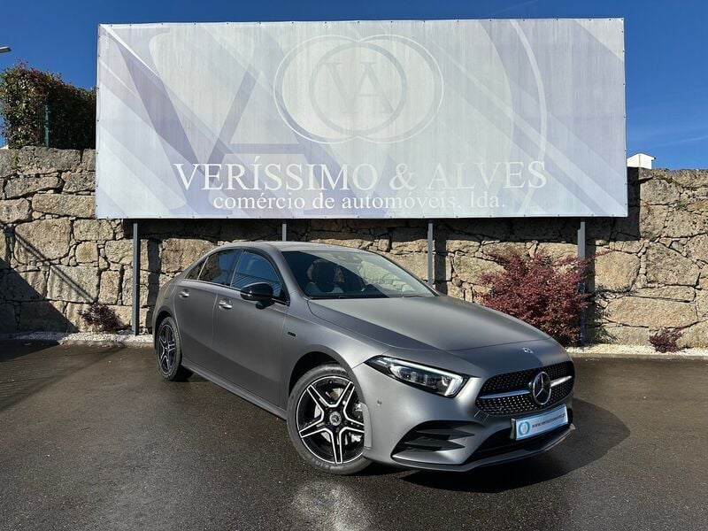 Cinza Usado 2020 Mercedes A250 AMG line | € 33.500 (Caro) - Imagem 1/4