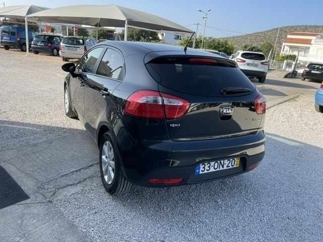 Usado Kia Rio 80 HP (58 kW) 2014 Preto Citadino