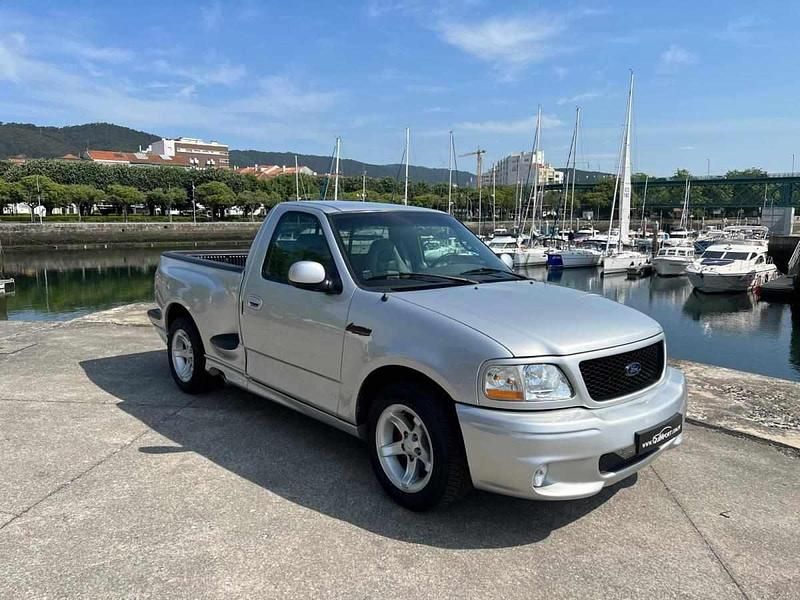 Cinzento Usado 2000 Ford V8 SUV | € 39.999 - Imagem 1/4