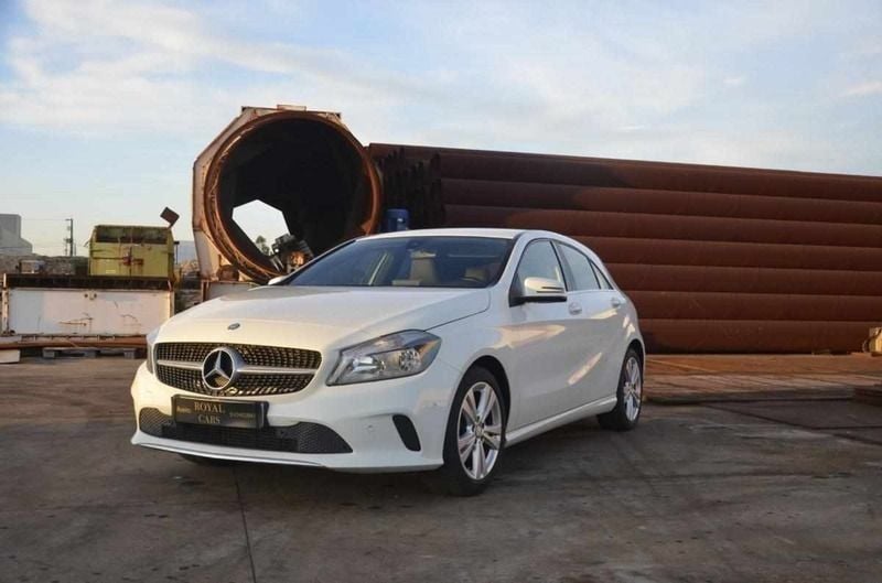 Branco Usado 2017 Mercedes A200 Urban Sedan | € 24.999 (Caro) - Imagem 1/4