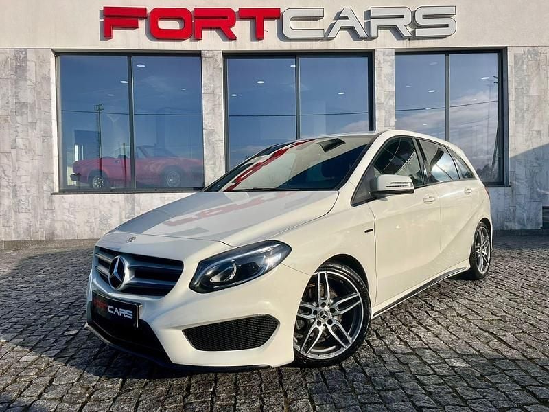 Usado Mercedes B180 AMG line 109 HP (80 kW) 2018 Branco Monovolume