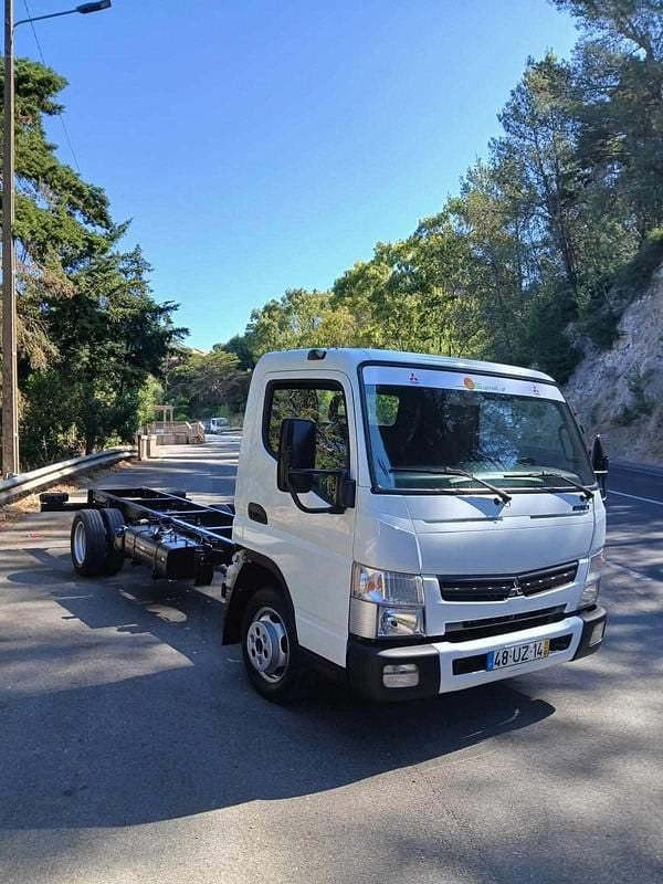Branco Usado 2015 Mitsubishi Canter | € 30.600 - Imagem 1/4