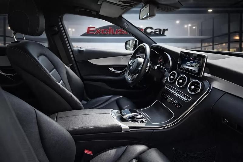 Usado Mercedes C220 AMG line 170 HP (125 kW) 2018 Branco Carrinha