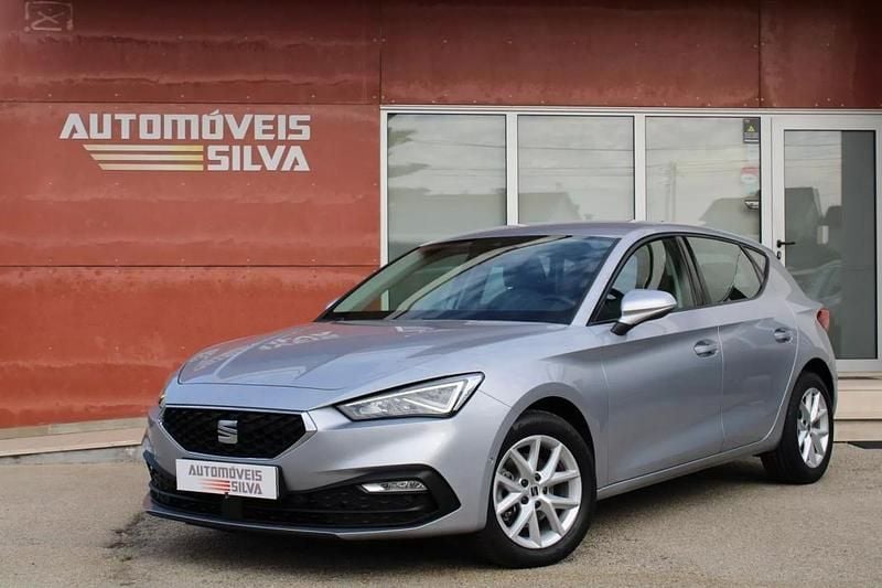 Cinzento Usado 2022 Seat Leon Style Citadino | € 15.990 (Preço justo) - Imagem 1/4