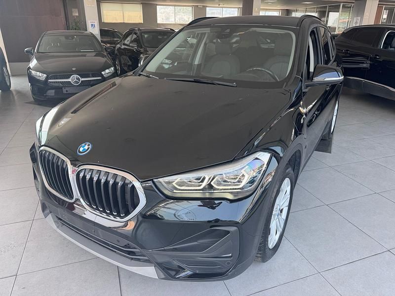 Cinza Usado 2021 BMW X1 SUV | € 27.380 - Imagem 1/4
