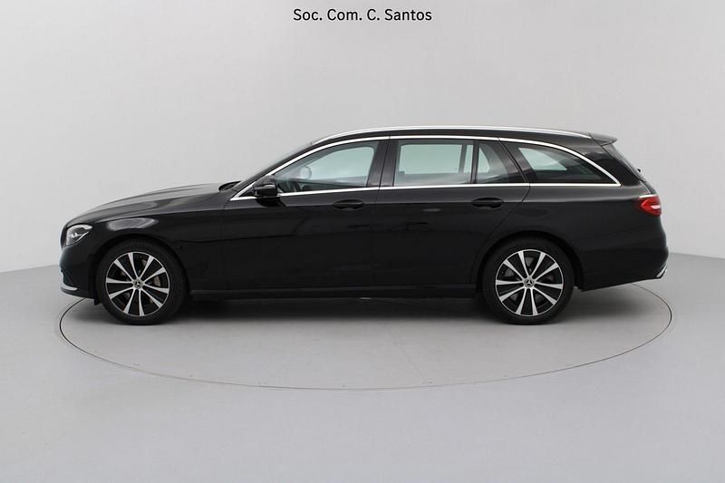 Usado Mercedes E300 Avantgarde 316 HP (232 kW) 2023 Preto Carrinha