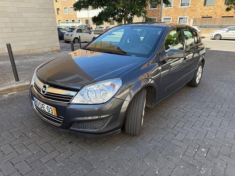 Usado 2007 Opel Astra Sedan | € 3.990 (Preço justo) - Imagem 1/4
