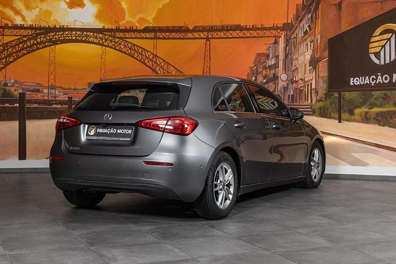 Usado Mercedes A160 Style 109 HP (80 kW) 2020 Cinza