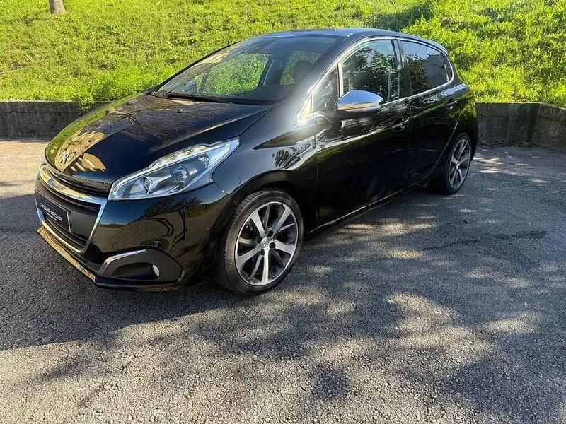Preto Usado 2016 Peugeot 208 Allure Citadino | € 10.500 (Bom preço) - Imagem 1/4