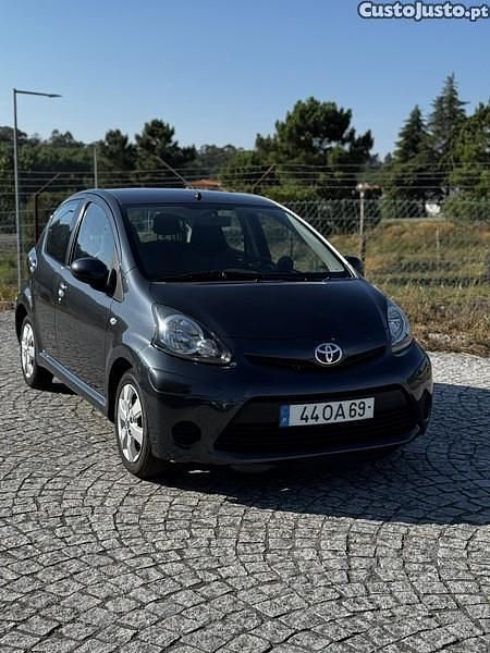 Outra Usado 2013 Toyota Aygo Plus Citadino | € 9.990 - Imagem 1/1