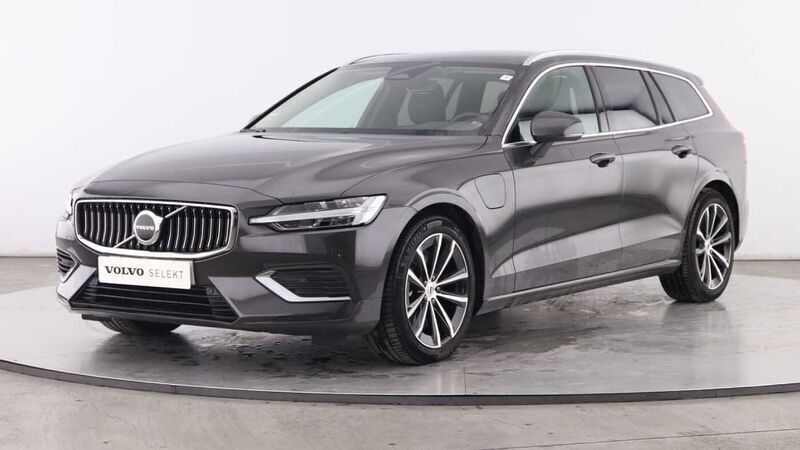 Cinzento Usado 2025 Volvo V60 Carrinha | € 44.800 (Preço justo) - Imagem 1/4
