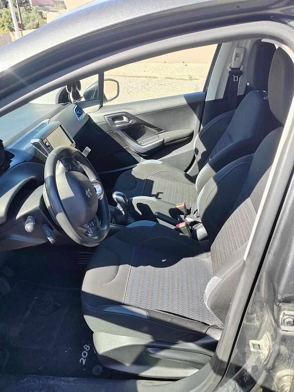 Usado Peugeot 208 82 HP (60 kW) 2013 Cinzento Citadino