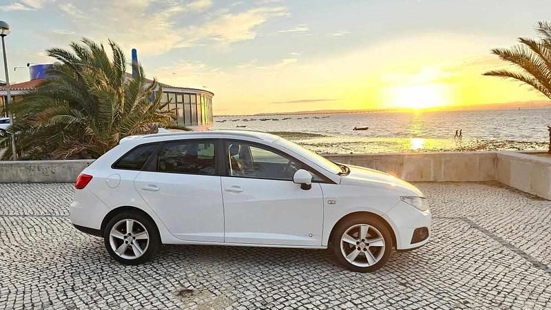 Branco Usado 2011 Seat Ibiza ST Carrinha | € 8.000 - Imagem 1/4