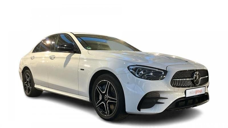 Branco Usado 2020 Mercedes E300 AMG line Sedan | € 38.490 (Preço elevado) - Imagem 1/4